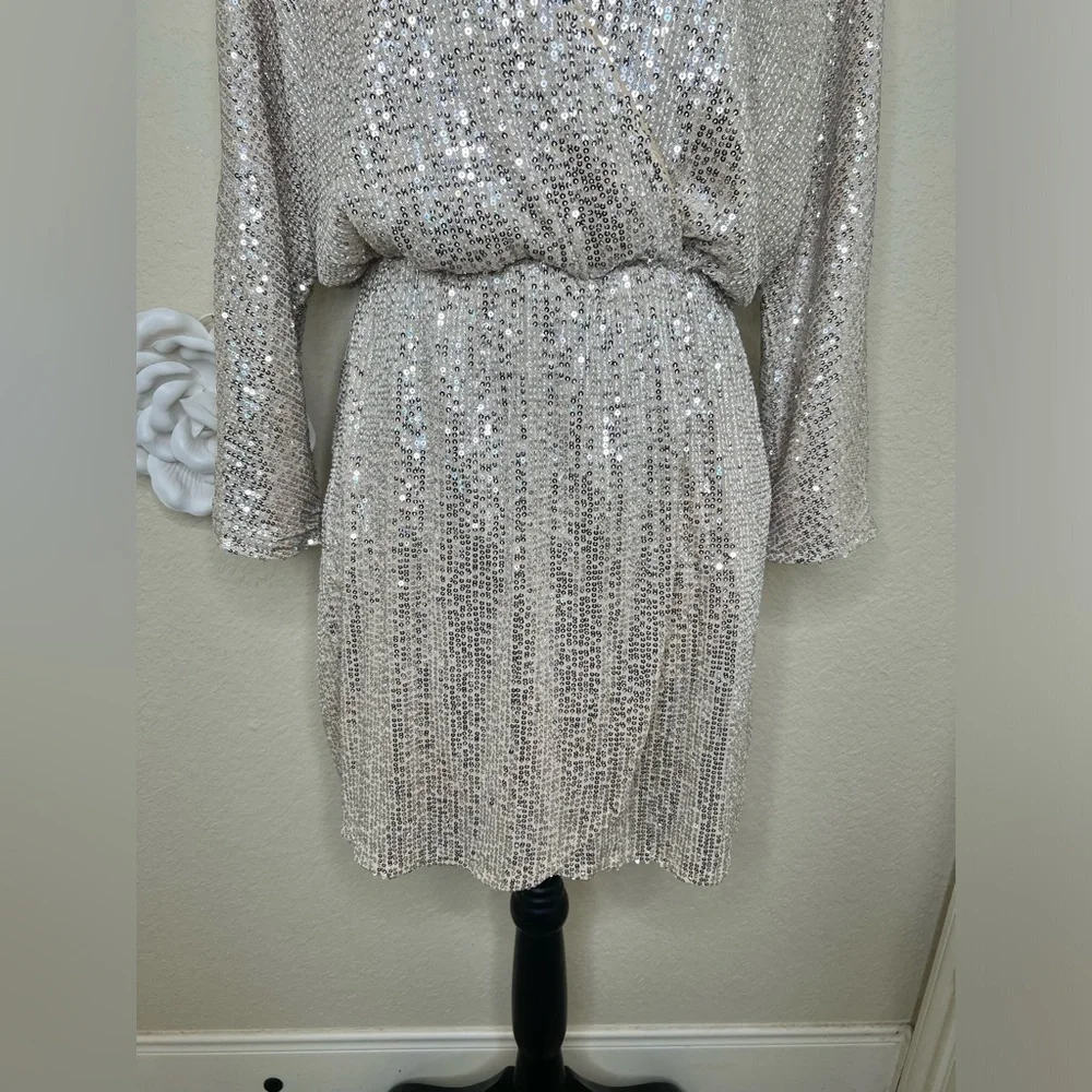 NTM: Silver Sequin Mini Dress Surplice V-Neck Long Sleeve Cocktail Holiday Glam - Picture 4 of 16